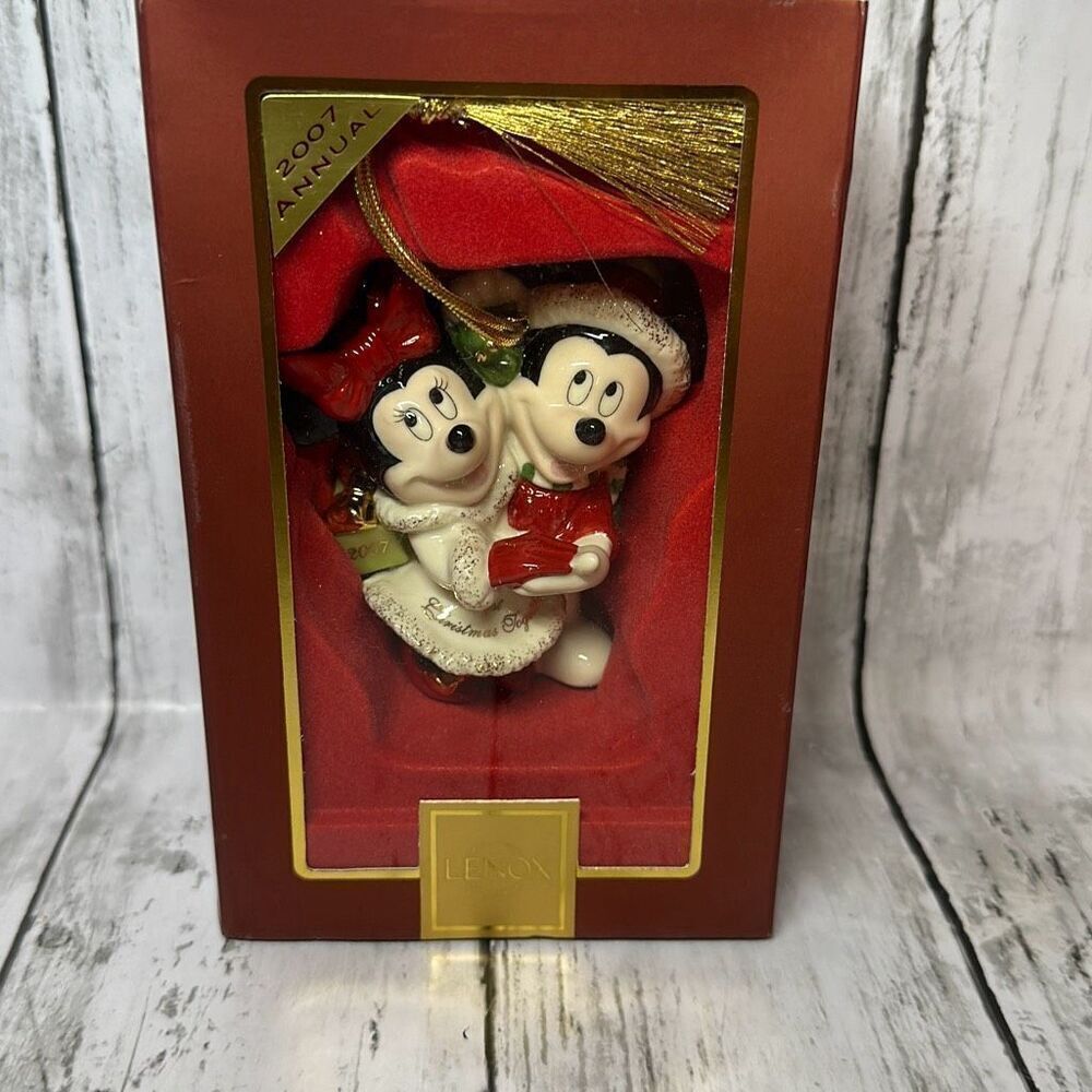 LENOX Disney Showcase 2007 Mickey &‎ Minnie 1st Christmas Together Ornament